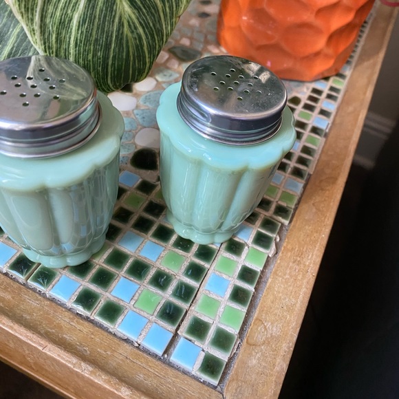 Pioneer Woman Salt and Pepper Shakers - Picture 5 of 11